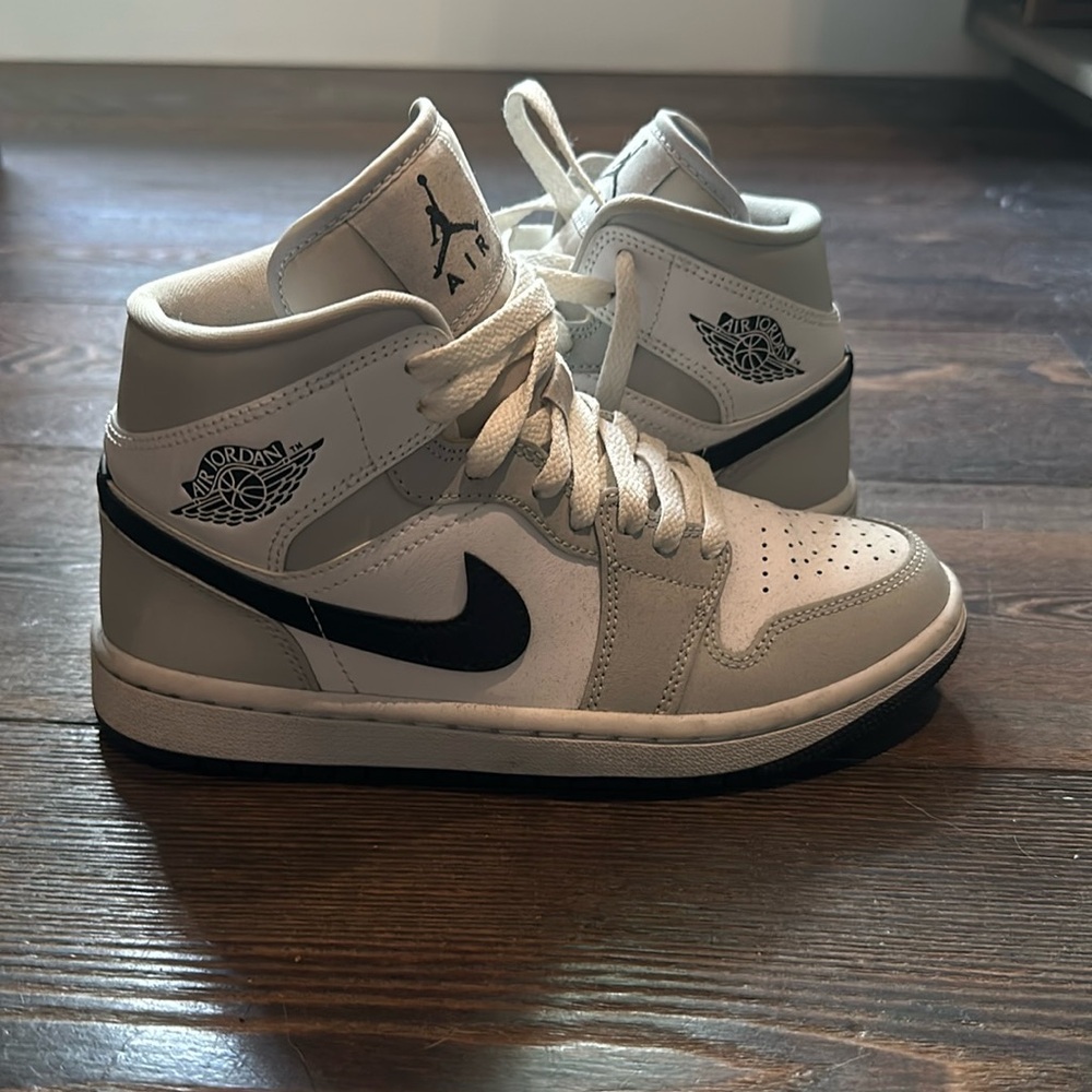 Air Jordan 1 Mid